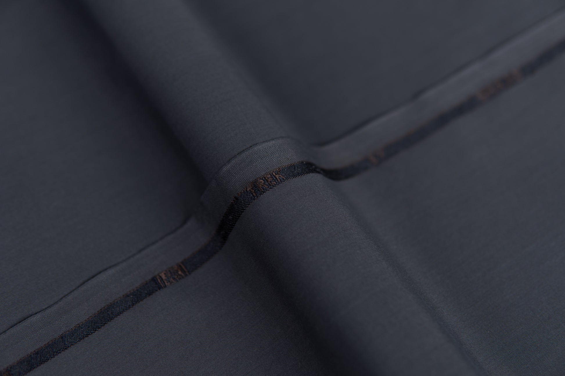 DARK CHARCOAL